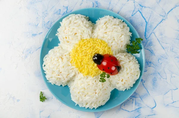 Festival salata şeklinde papatya