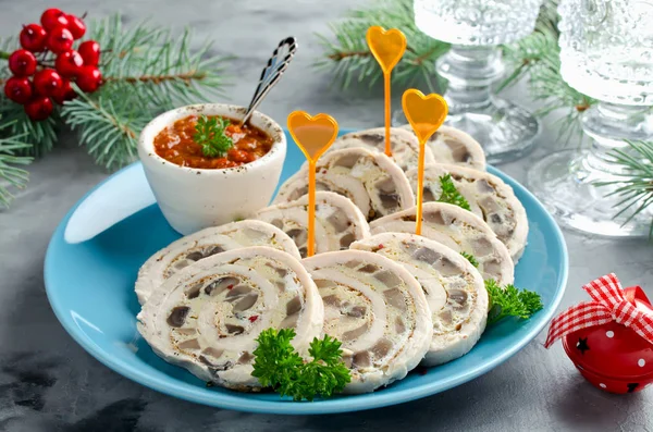 Chicken roll (roulade) with omelet (omelette) and mushrooms — Stock Photo, Image