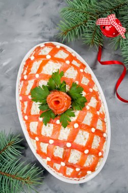 Festival salata, somon gri beton backgrou süslenmiş