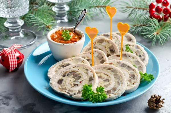 Chicken roll (roulade) with omelet (omelette) and mushrooms — Stock Photo, Image