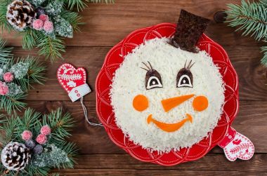 Komik bir kardan adam şeklinde salata