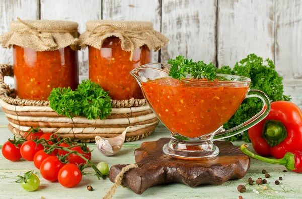 Adjika salsa picante casera con verduras —  Fotos de Stock