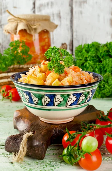 Saláta, cukkini, rizs és paprika — Stock Fotó