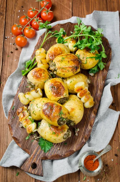 Grilled potatoes stuffed with bacon and herbs — Stock Photo, Image