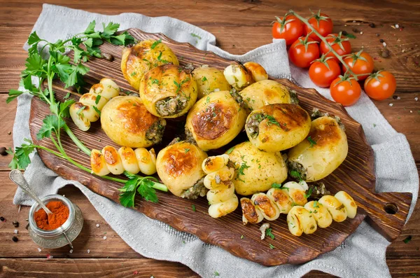 Grilled potatoes stuffed with bacon and herbs — Stock Photo, Image