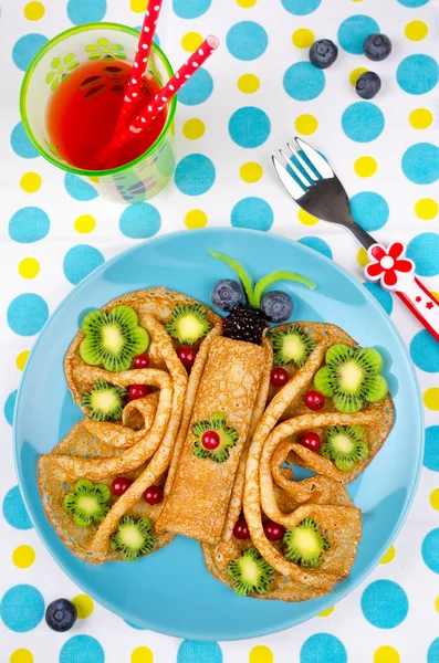 Funny Butterfly face pancakes with berries and fruits for kids' — Φωτογραφία Αρχείου