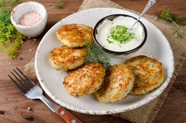 Dereotu ve Tatar soslu tavuk pirzolası.