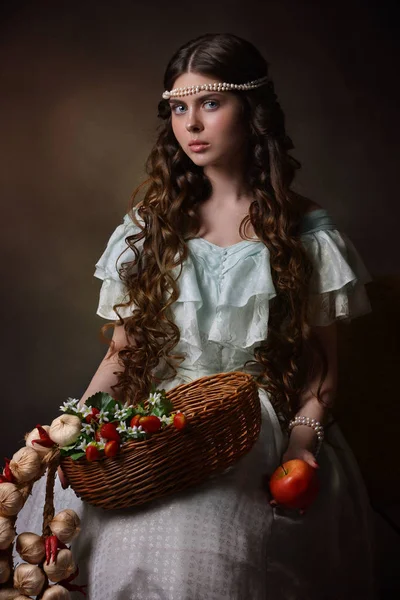 水果与中世纪穿裙子的女孩 — 图库照片