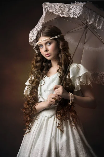 Young lady in medieval dress — Stock Photo, Image