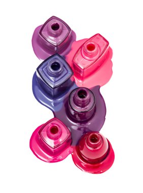 Altı renk oje beyaz arka plan üzerinde izole