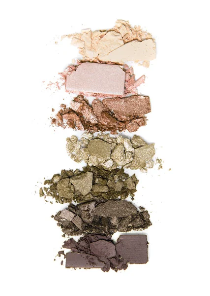 Een verbrijzelde, neutrale oogschaduw make-up palet geïsoleerd op een witte achtergrond — Stockfoto