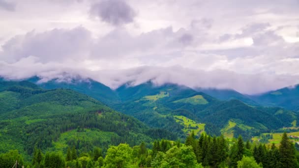 Paisagem montesa com nuvens — Vídeo de Stock