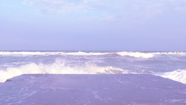 在日落时海上的暴风雨 — 图库视频影像