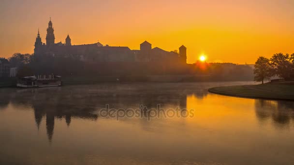 Wawel-Burg bei Sonnenaufgang. — Stockvideo