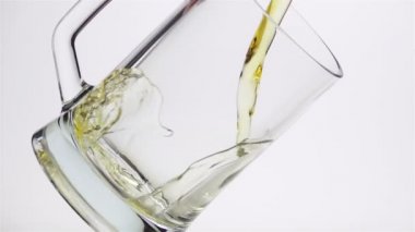 Light bira bira bardağı dökülür