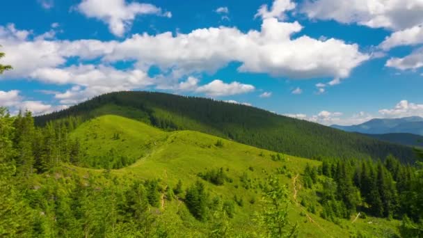Fast Fluffy Bulutları Gölgeleri Ile Fantastik Dağ Manzarası Zaman Uygulaması — Stok video