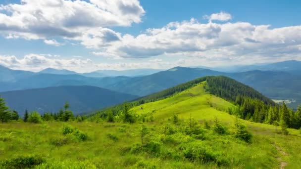 Fantastyczny Krajobraz Górski Szybkimi Puszystymi Chmurami Cieniami Ramy Czasowe — Wideo stockowe