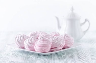 güzel pastel gül meringues, zephyrs, şekerleme ve cezve ahşap antika tablo