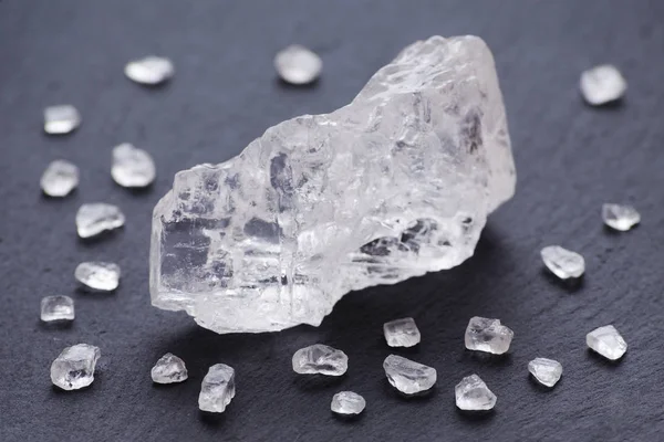 siyah arka plan, seçici odak üzerinde tuz kristallerinin