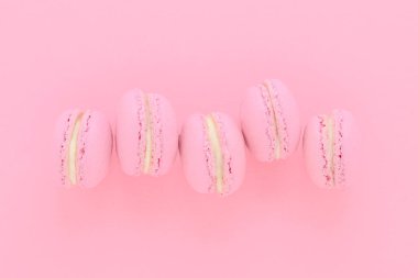 Beş pembe macaroons ev yapımı, pembe, üstten görünüm