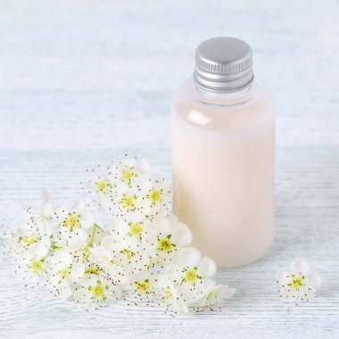 doğal saç kremi ya da taze çiçekler ile şampuan veya vücut losyonu