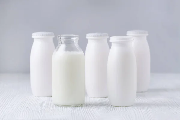 Butelek napoju jogurt, domowe i tradycyjne — Zdjęcie stockowe