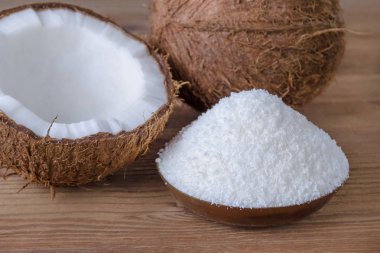 ahşap zemin, closeup üzerine bir kase içinde Hindistan cevizi pul