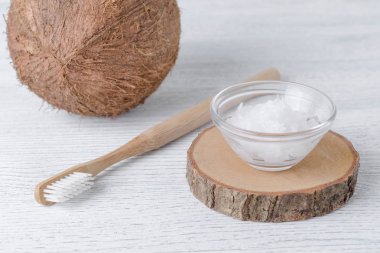 Hindistan cevizi yağı diş macunu, sağlıklı dişler, ahşap diş fırçası için doğal alternatif