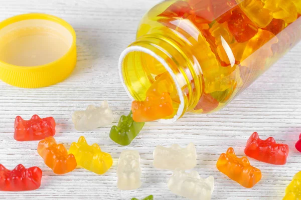 Çocuklar için vitaminler Masadaki jöle şekeri gibi