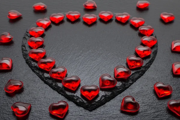 Fond de la Saint-Valentin avec des coeurs rouges sur noir Photos De Stock Libres De Droits