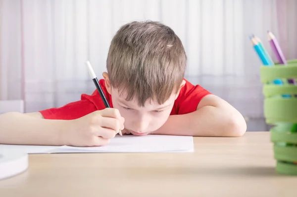 The boy does not want to do homework for school — Stock Photo, Image