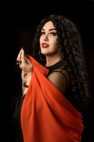 Chica Gitana Adivina Con Tatuaje Vestido Negro Con Pañuelo Rojo — Foto de Stock