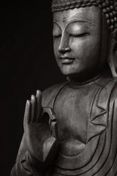 Buda, vitarka mudra hareketle kaldırdı el ile.