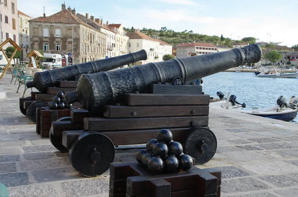 Senj, Hırvatistan. Port toplar.