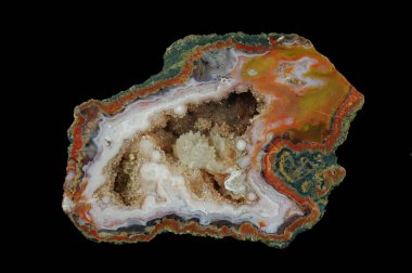 Akik Taşlı bir kesit. 