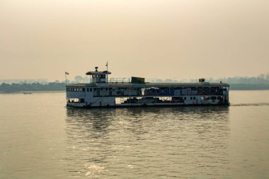 Kargo gemisi Ayeyarwady River Myanmar