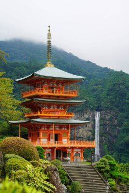 Nachi, Japonya Seigantoji Pagoda ve Nachi Falls.