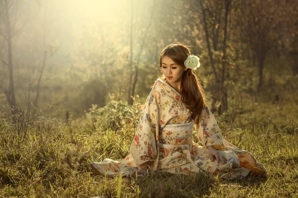 Mujer japonesa en Kimono — Foto de Stock