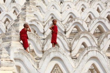 Myanmar acemi iki pagoda tırmanma