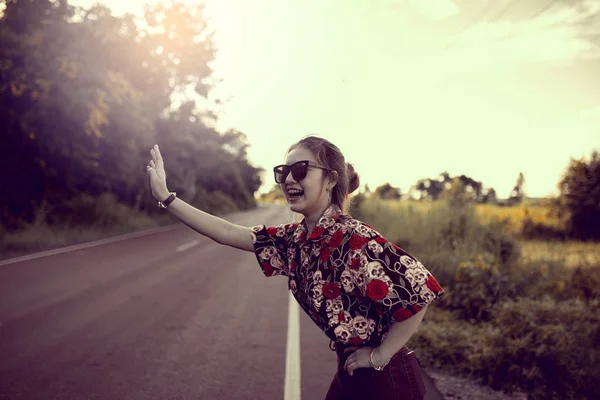 La chica hipster disfrutó —  Fotos de Stock