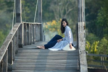 Ao Dai Vietnam geleneksel kıyafet Vietnam güzel kadın