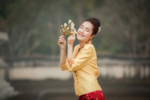 Laos mujer en Laos vestido tradicional —  Fotos de Stock