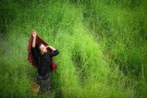 Mujer hermosa alegre y felicidad — Foto de Stock