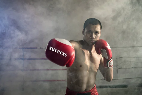 Punch boxers tailandeses. De Muay Thai Sports uma profissãoona — Fotografia de Stock