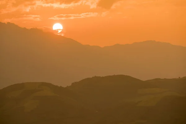 Nascer do sol na montanha — Fotografia de Stock