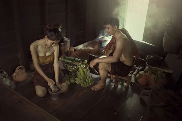 Thailand Antique Kitchen. Thai couple cooking in the Kitchen. — Stock Photo, Image