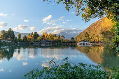 Çin Yunnan Lijiang Siyah Ejderha Havuz Parkı 