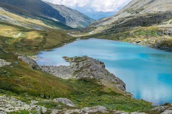 Lago Akchan sulle montagne dell'Altai — Foto Stock