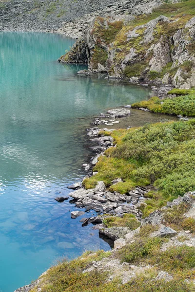 Lago Akchan sulle montagne dell'Altai — Foto Stock