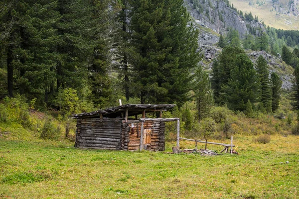 Remise de berger dans les montagnes de l'Altaï, Russie — Photo